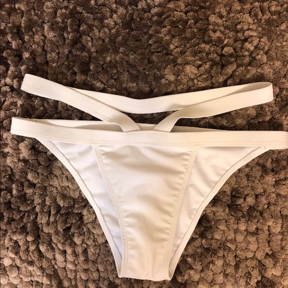 White Micro Brazilian Cut / Triangle Top large - Picture 5 of 10